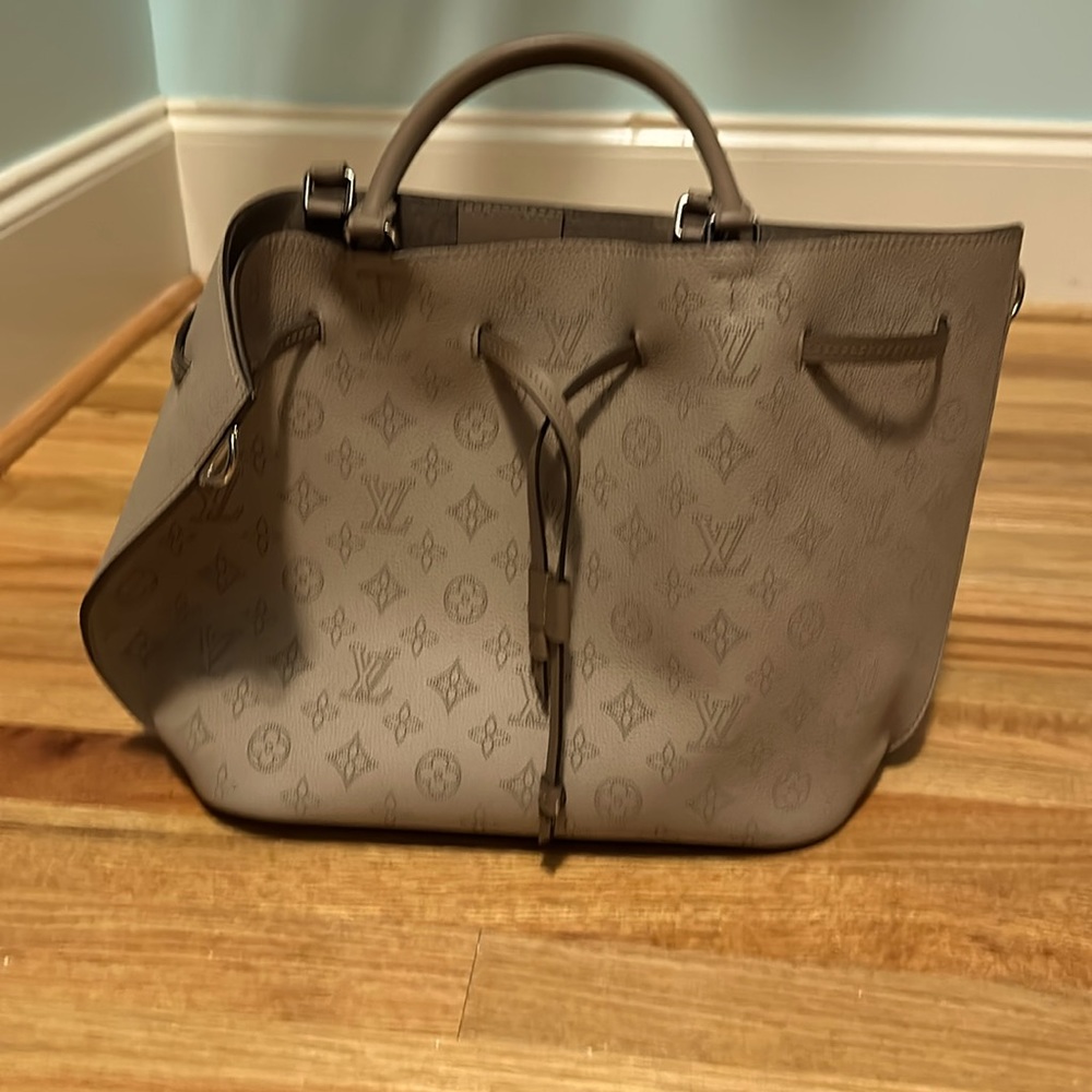 Beautiful beige Louis Vuitton bag,with duster. Rarely used, excellent condition